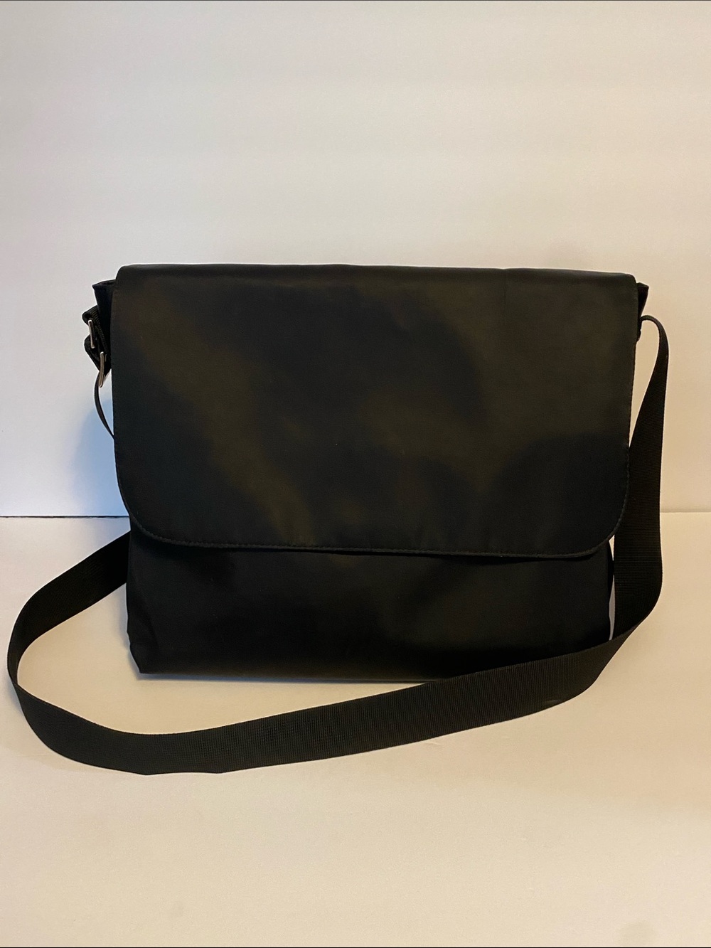 GAP Black Men's Messenger Bag with Adjustable Strap